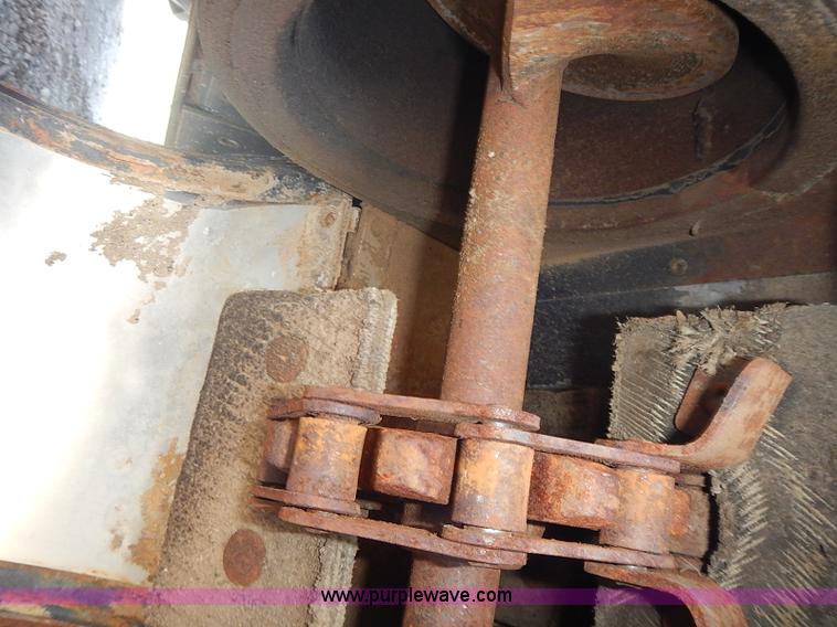 image for item J3250 1991 Gleaner R60 combine