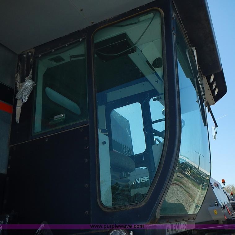 image for item J3250 1991 Gleaner R60 combine