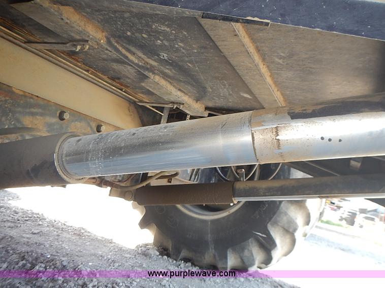 image for item J3250 1991 Gleaner R60 combine