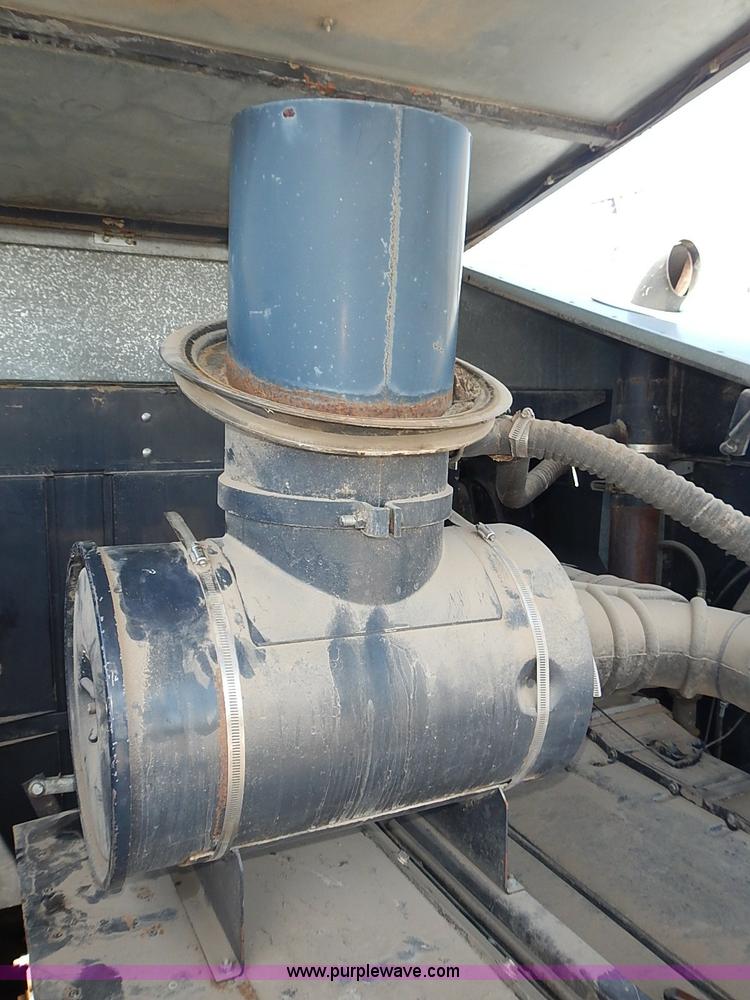 image for item J3250 1991 Gleaner R60 combine