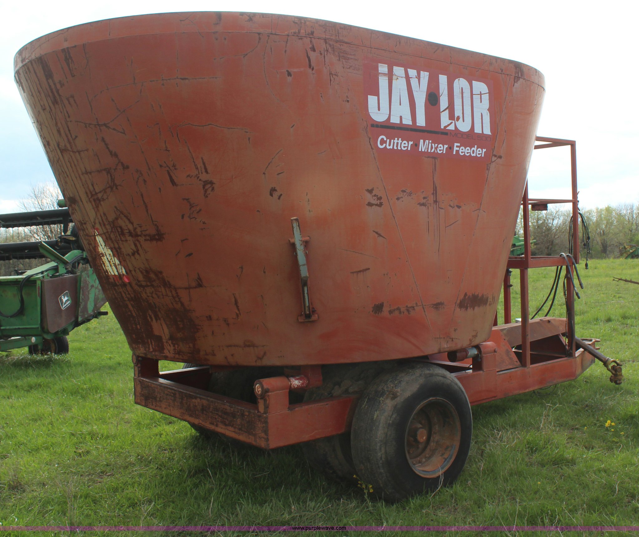 JayLor vertical mixer wagon in Spring Hill, KS Item H6131 sold Purple Wave