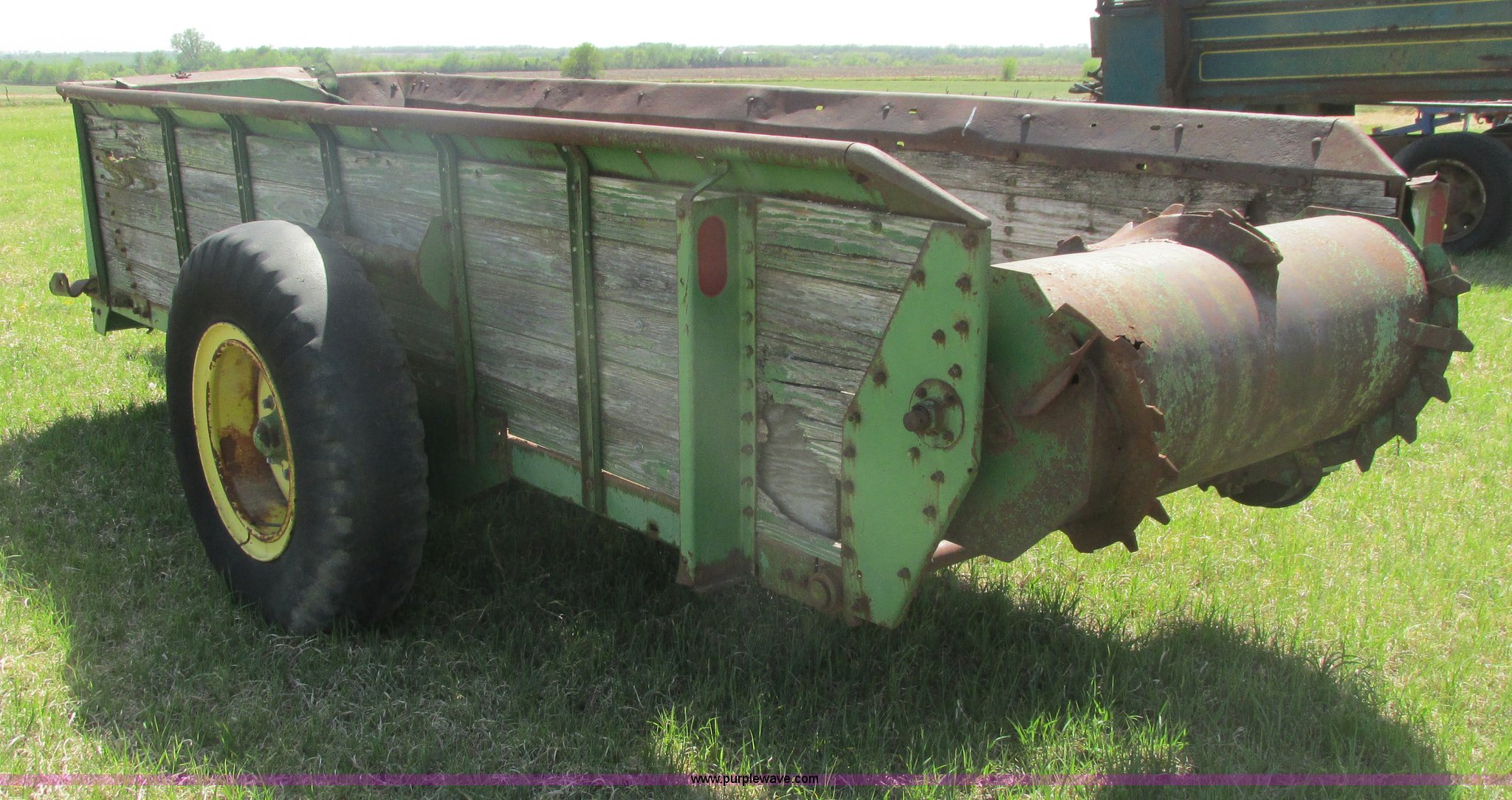 John Deere 54 manure spreader in Newton, KS Item I9670 sold Purple Wave