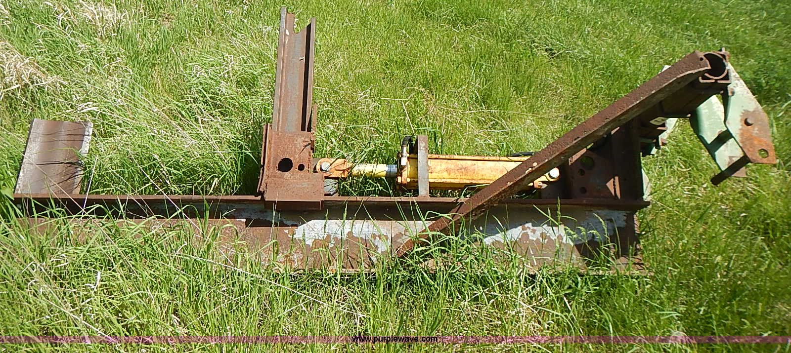 John Deere log splitter in Mayetta, KS Item J3241 sold Purple Wave