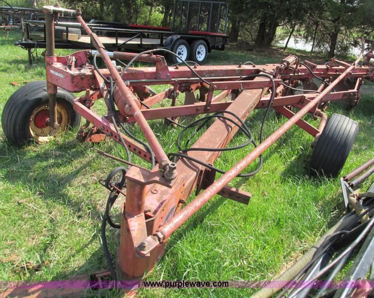 image for item AC9929 Massey-Ferguson 880 six bottom plow