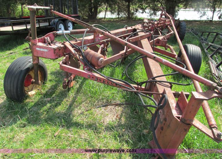 image for item AC9929 Massey-Ferguson 880 six bottom plow