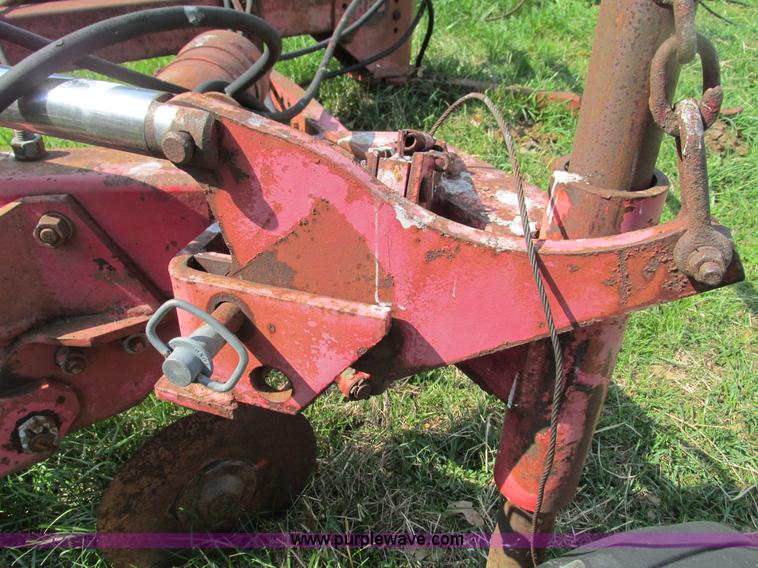 image for item AC9929 Massey-Ferguson 880 six bottom plow