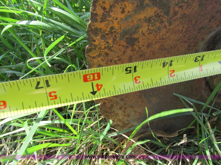 image for item AC9929 Massey-Ferguson 880 six bottom plow