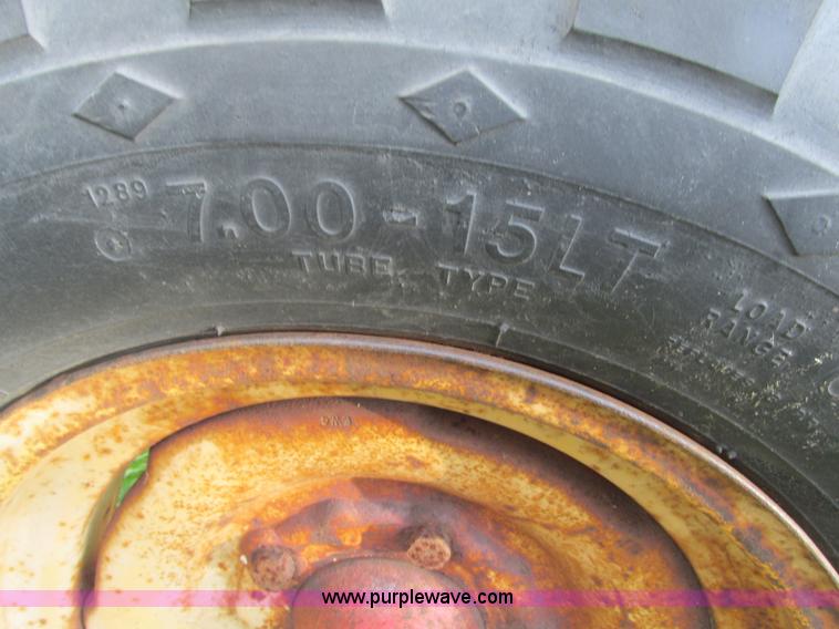 image for item AC9929 Massey-Ferguson 880 six bottom plow