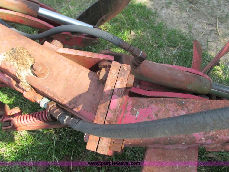 image for item AC9929 Massey-Ferguson 880 six bottom plow