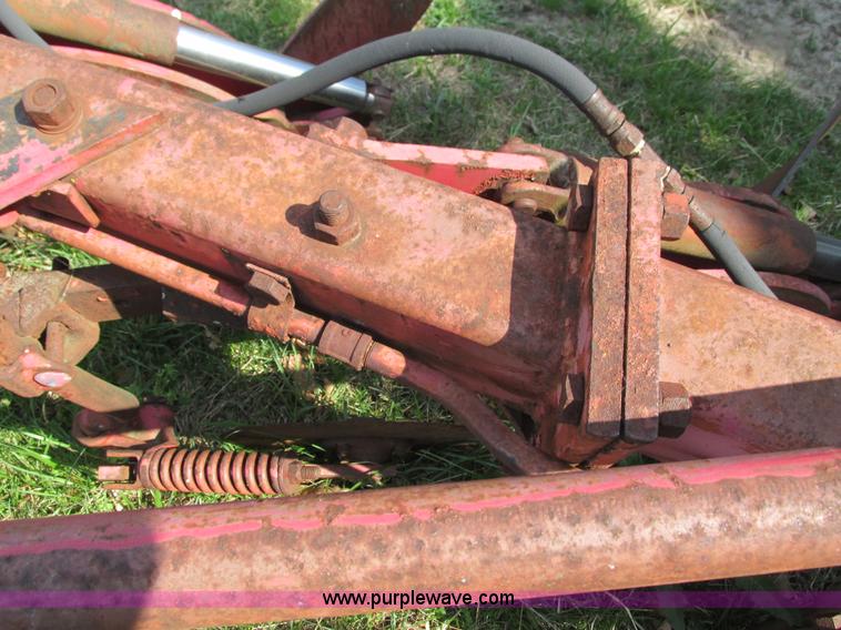 image for item AC9929 Massey-Ferguson 880 six bottom plow