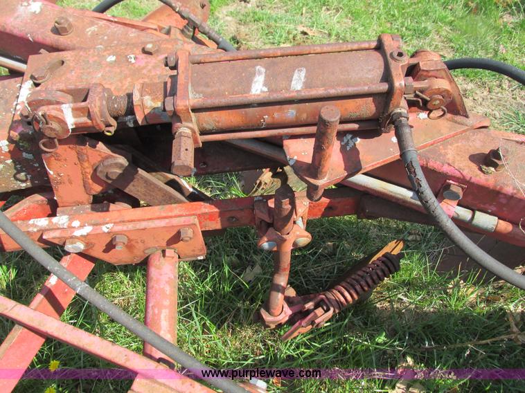 image for item AC9929 Massey-Ferguson 880 six bottom plow
