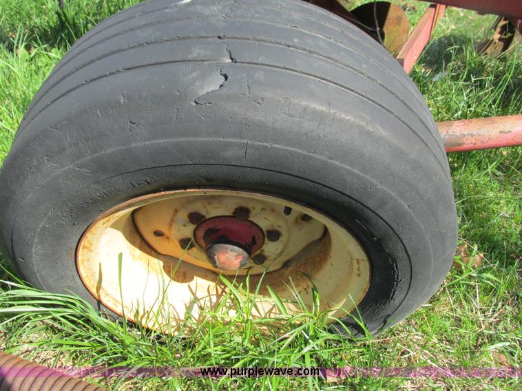 image for item AC9929 Massey-Ferguson 880 six bottom plow