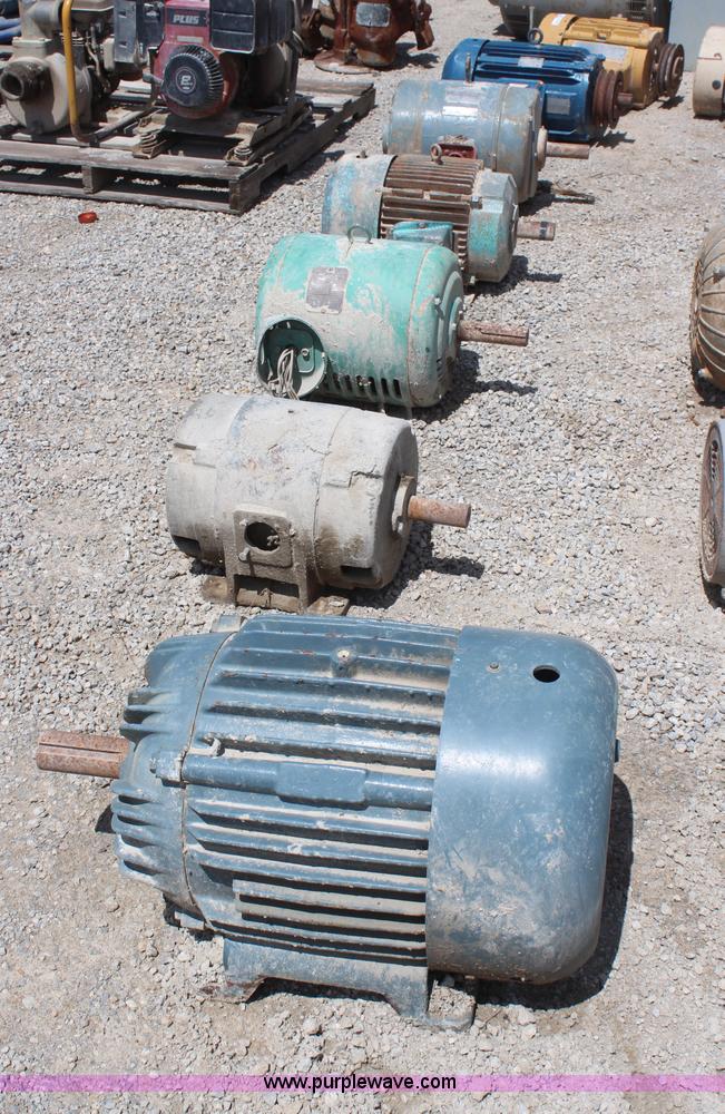 image for item AM9302 (8) assorted motors