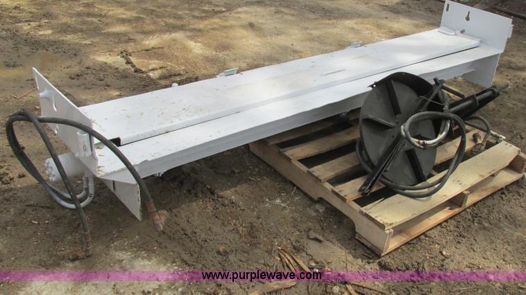 image for item AN9071 Hydraulic tailgate salt spreader