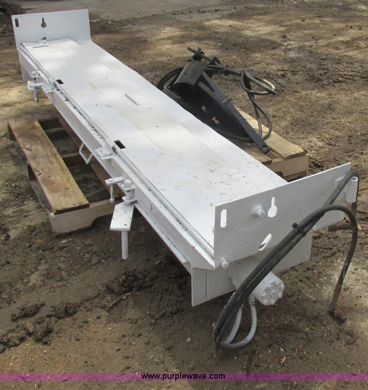 image for item AN9071 Hydraulic tailgate salt spreader