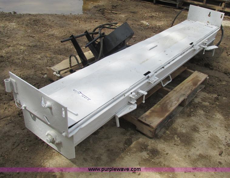 image for item AN9071 Hydraulic tailgate salt spreader