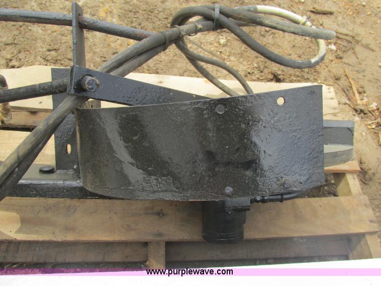 image for item AN9071 Hydraulic tailgate salt spreader