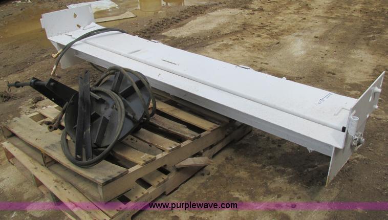 image for item AN9072 Hydraulic tailgate salt spreader