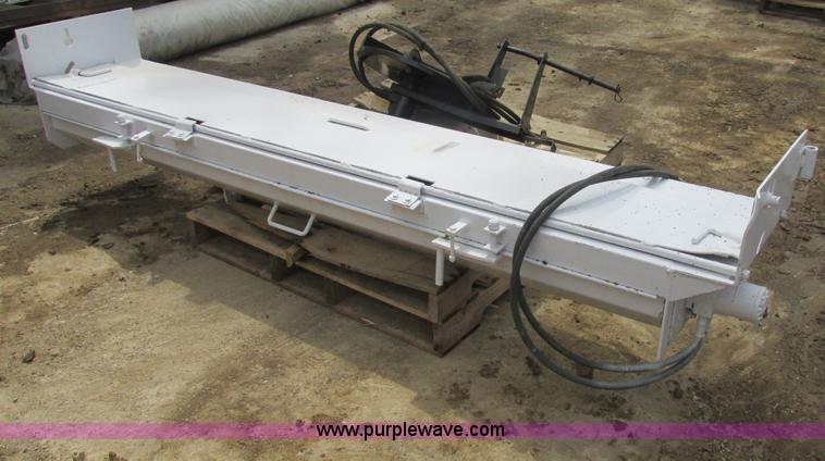 image for item AN9072 Hydraulic tailgate salt spreader