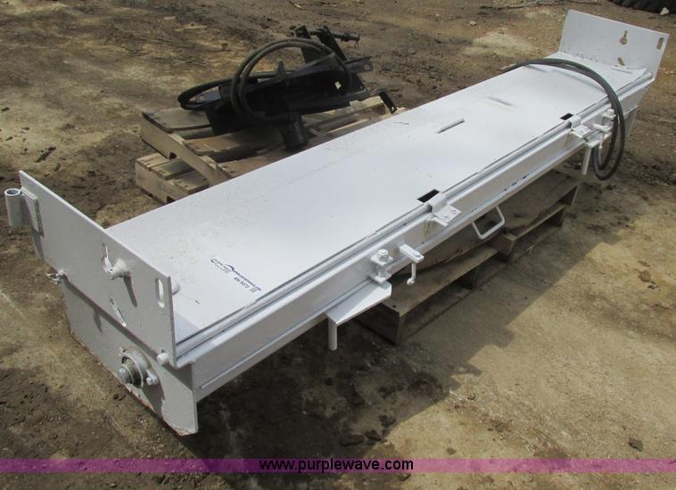 image for item AN9072 Hydraulic tailgate salt spreader