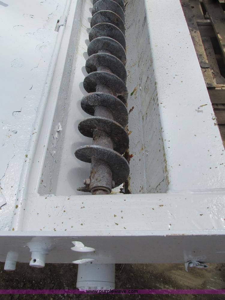 image for item AN9072 Hydraulic tailgate salt spreader