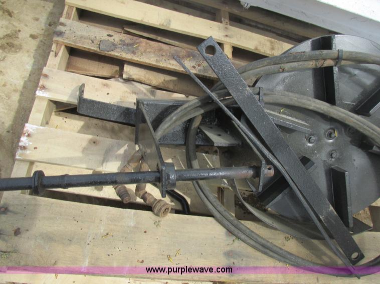 image for item AN9072 Hydraulic tailgate salt spreader