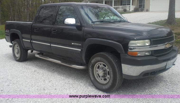 image for item AN9076 2001 Chevrolet Silverado 2500HD Crew Cab pickup truck