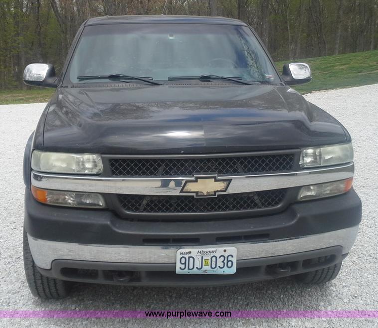 image for item AN9076 2001 Chevrolet Silverado 2500HD Crew Cab pickup truck