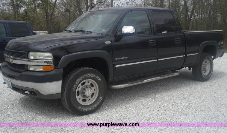 image for item AN9076 2001 Chevrolet Silverado 2500HD Crew Cab pickup truck