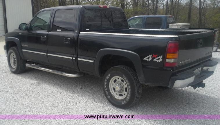 image for item AN9076 2001 Chevrolet Silverado 2500HD Crew Cab pickup truck