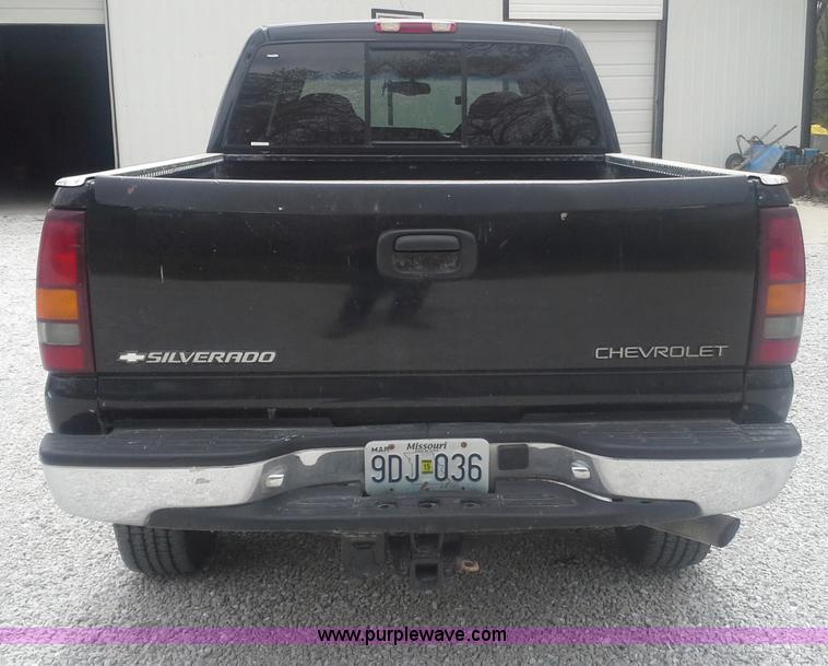 image for item AN9076 2001 Chevrolet Silverado 2500HD Crew Cab pickup truck