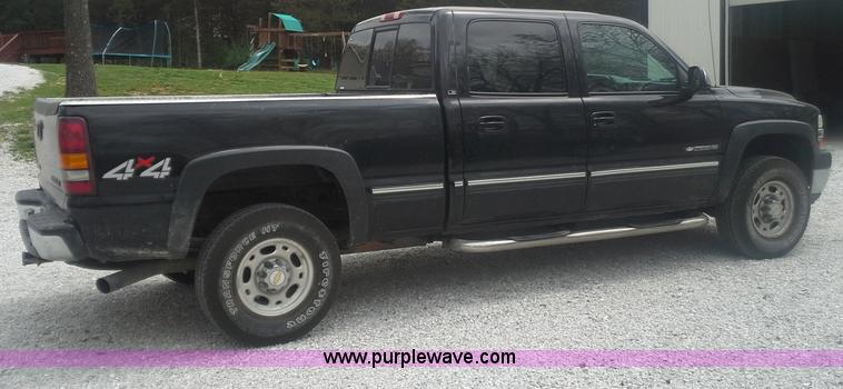 image for item AN9076 2001 Chevrolet Silverado 2500HD Crew Cab pickup truck