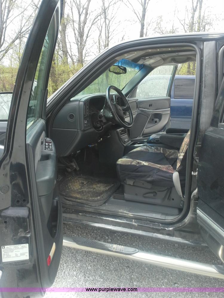 image for item AN9076 2001 Chevrolet Silverado 2500HD Crew Cab pickup truck