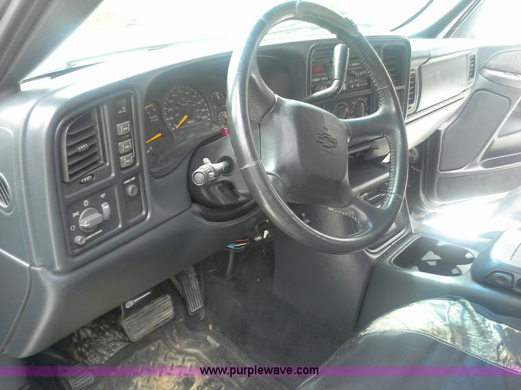 image for item AN9076 2001 Chevrolet Silverado 2500HD Crew Cab pickup truck