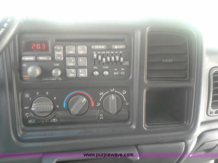 image for item AN9076 2001 Chevrolet Silverado 2500HD Crew Cab pickup truck