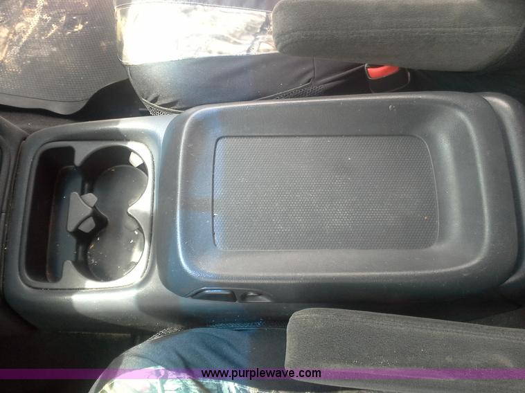 image for item AN9076 2001 Chevrolet Silverado 2500HD Crew Cab pickup truck