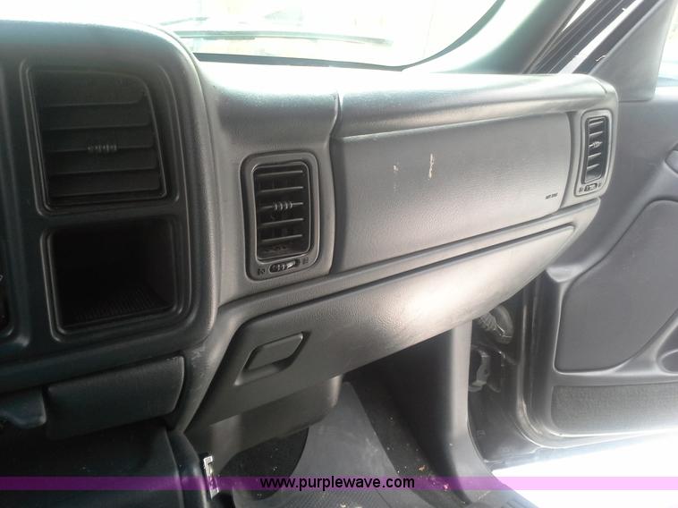 image for item AN9076 2001 Chevrolet Silverado 2500HD Crew Cab pickup truck