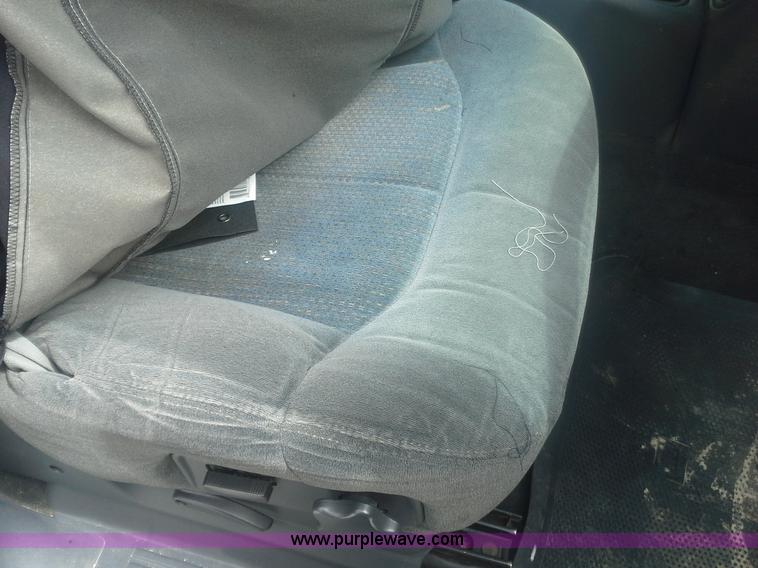 image for item AN9076 2001 Chevrolet Silverado 2500HD Crew Cab pickup truck