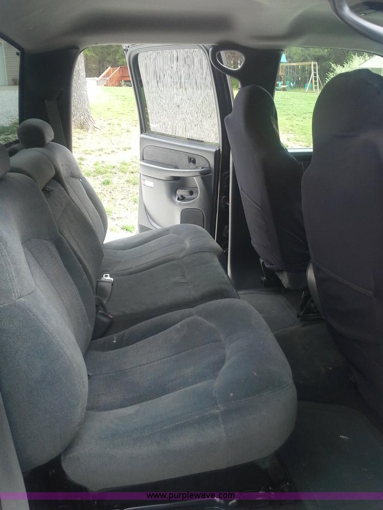 image for item AN9076 2001 Chevrolet Silverado 2500HD Crew Cab pickup truck