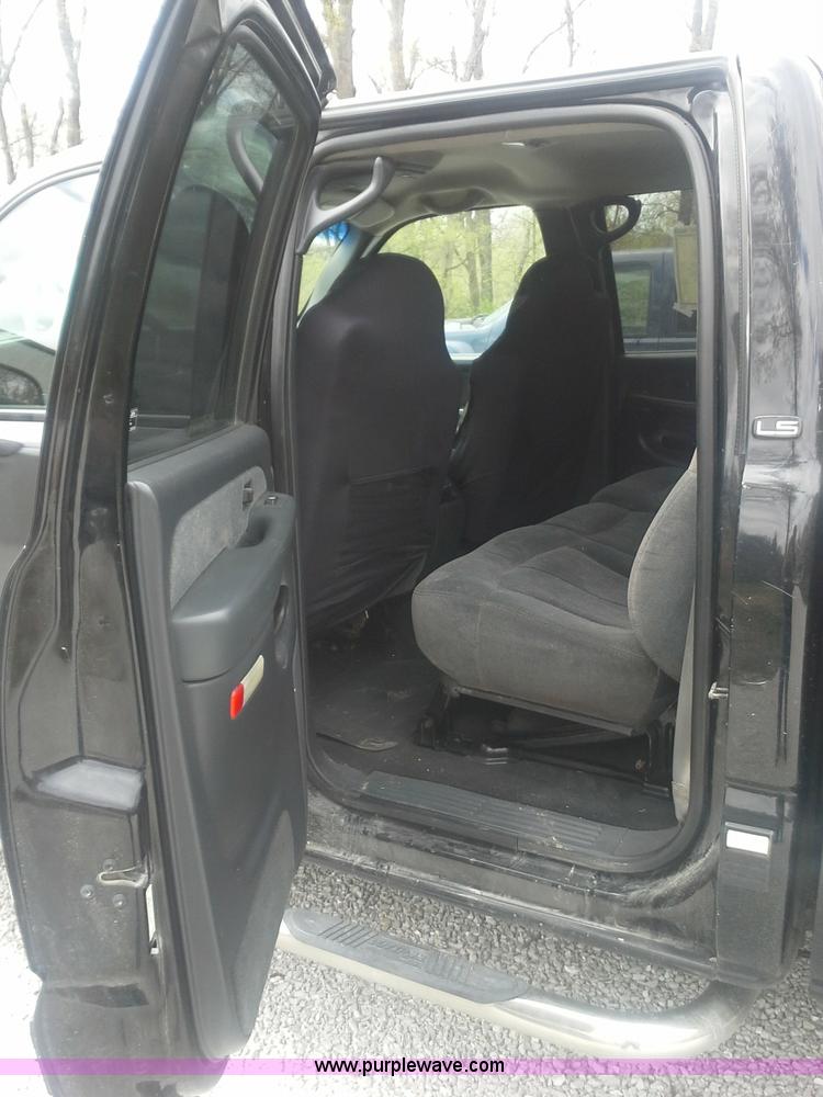 image for item AN9076 2001 Chevrolet Silverado 2500HD Crew Cab pickup truck