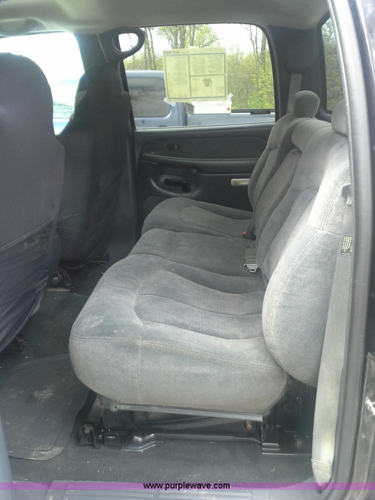 image for item AN9076 2001 Chevrolet Silverado 2500HD Crew Cab pickup truck