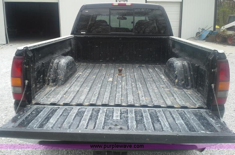 image for item AN9076 2001 Chevrolet Silverado 2500HD Crew Cab pickup truck