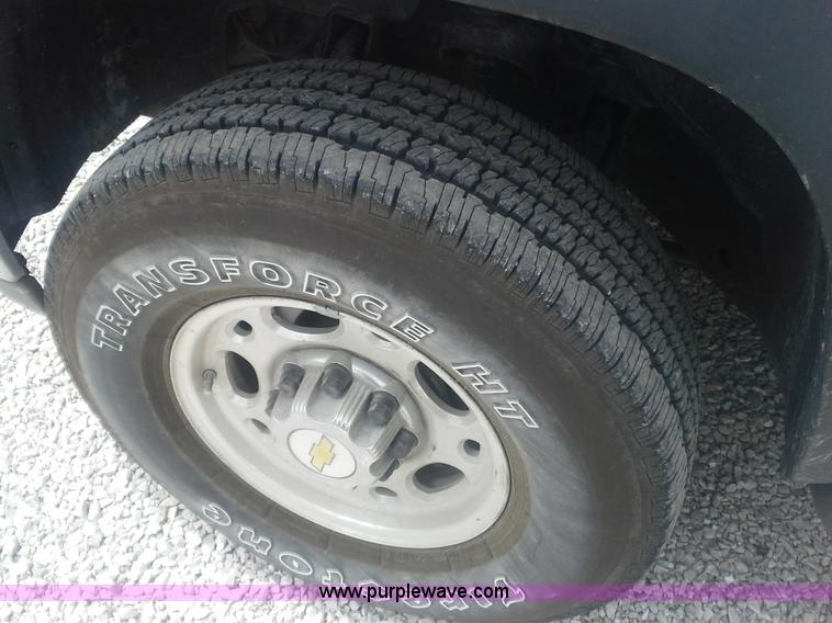 image for item AN9076 2001 Chevrolet Silverado 2500HD Crew Cab pickup truck