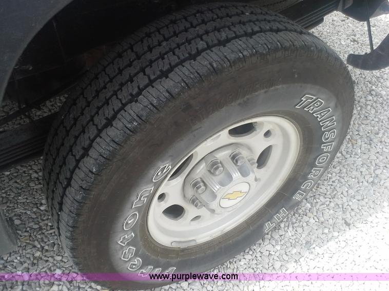 image for item AN9076 2001 Chevrolet Silverado 2500HD Crew Cab pickup truck