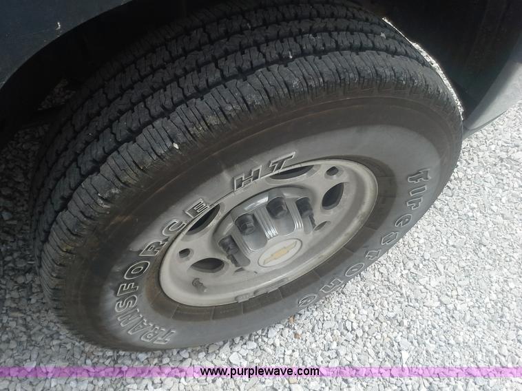 image for item AN9076 2001 Chevrolet Silverado 2500HD Crew Cab pickup truck