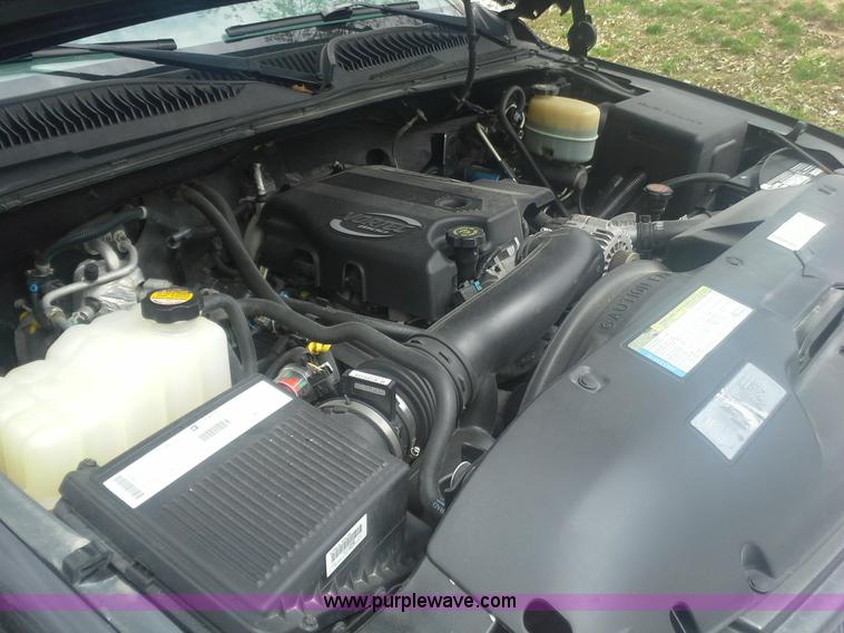 image for item AN9076 2001 Chevrolet Silverado 2500HD Crew Cab pickup truck