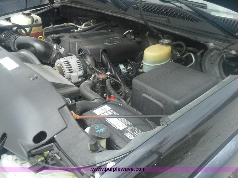 image for item AN9076 2001 Chevrolet Silverado 2500HD Crew Cab pickup truck