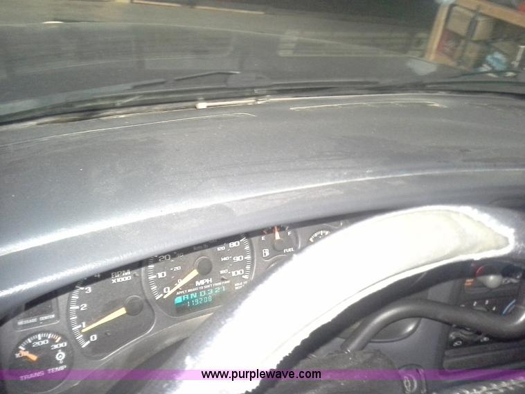 image for item AN9076 2001 Chevrolet Silverado 2500HD Crew Cab pickup truck