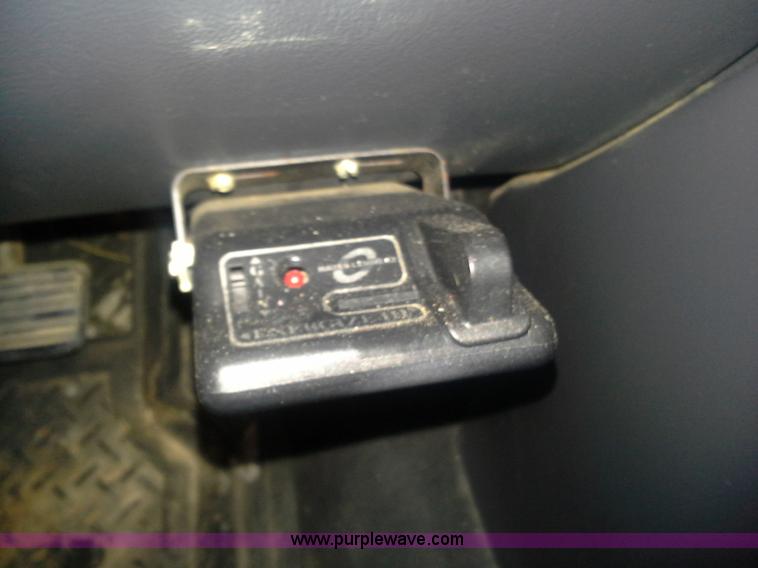 image for item AN9076 2001 Chevrolet Silverado 2500HD Crew Cab pickup truck