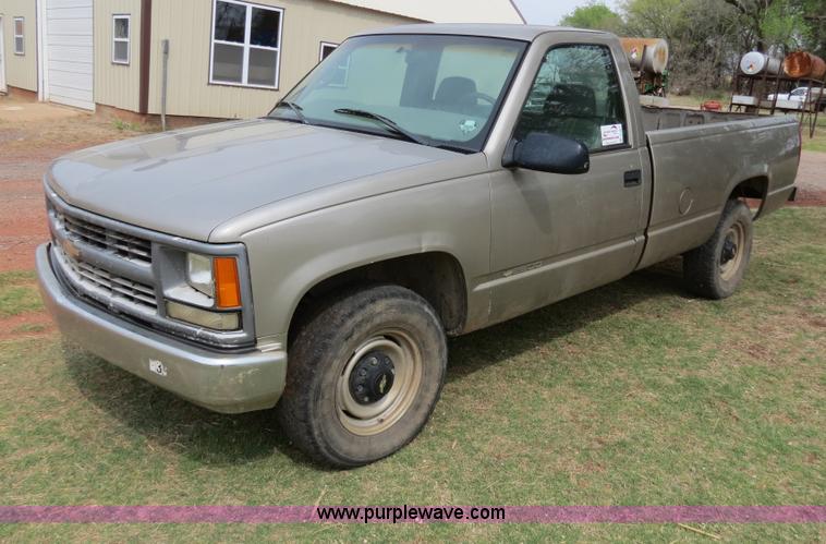 image for item B4901 2000 Chevrolet 2500 pickup truck